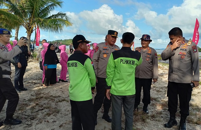 Kapolda Kepri berbincang bersama Pengelola Mangrove Presiden di Setokok, Batam.