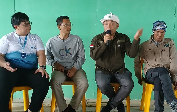 Gary, narasumber dalam Lokakarya Regional Ekonomi Biru YSEALI di Ekowisata Mangrove Presiden Setokok.