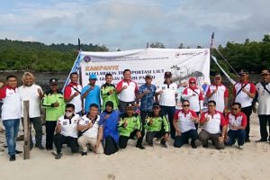 Peringati Harhubnas, KSOP dan PLHK Kepri Gelar Aksi Bersih Pantai dan Tanam Mangrove di Setokok
