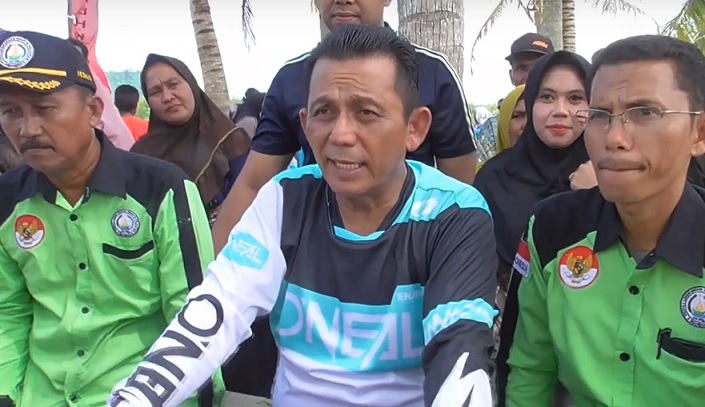 Gubernur Kepri Ansar Ahmad bersama warga Setokok, Kota Batam, Minggu 20 Agustus 2023.