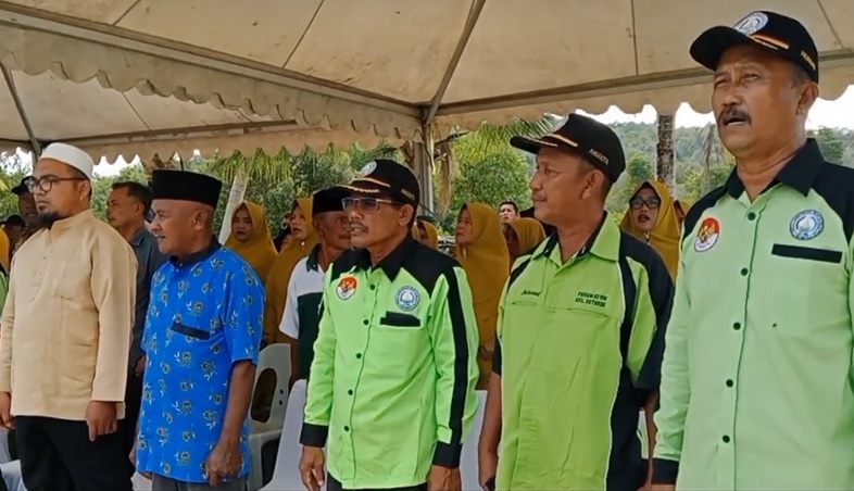 Kegiatan penanaman bibit mangrove di pesisir pantai Setokok.